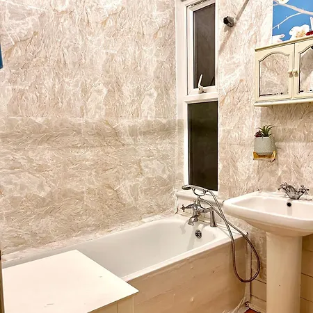 Comfy Double Bedroom With A Private Toilet Londres Extérieur photo