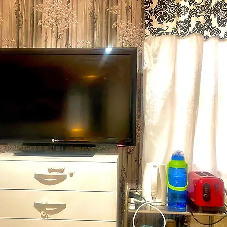 Comfy Double Bedroom With A Private Toilet Londres Extérieur photo