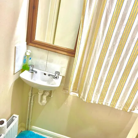 Comfy Double Bedroom With A Private Toilet Londres Extérieur photo